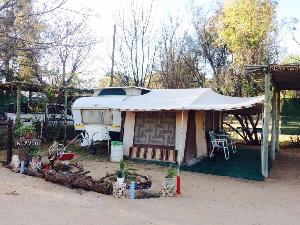 Askham Kalahari Camelthorn Guesthouse And Camping חדר תמונה